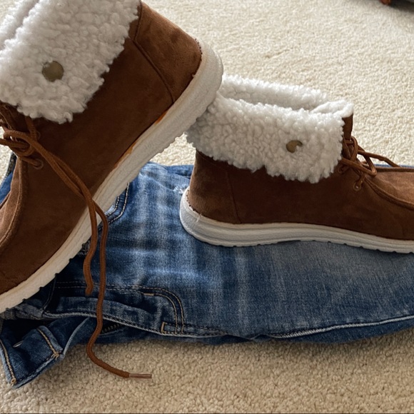 Gypsy Jazz Brown Ankle Boots with White Fur Lining - Picture 10 of 14